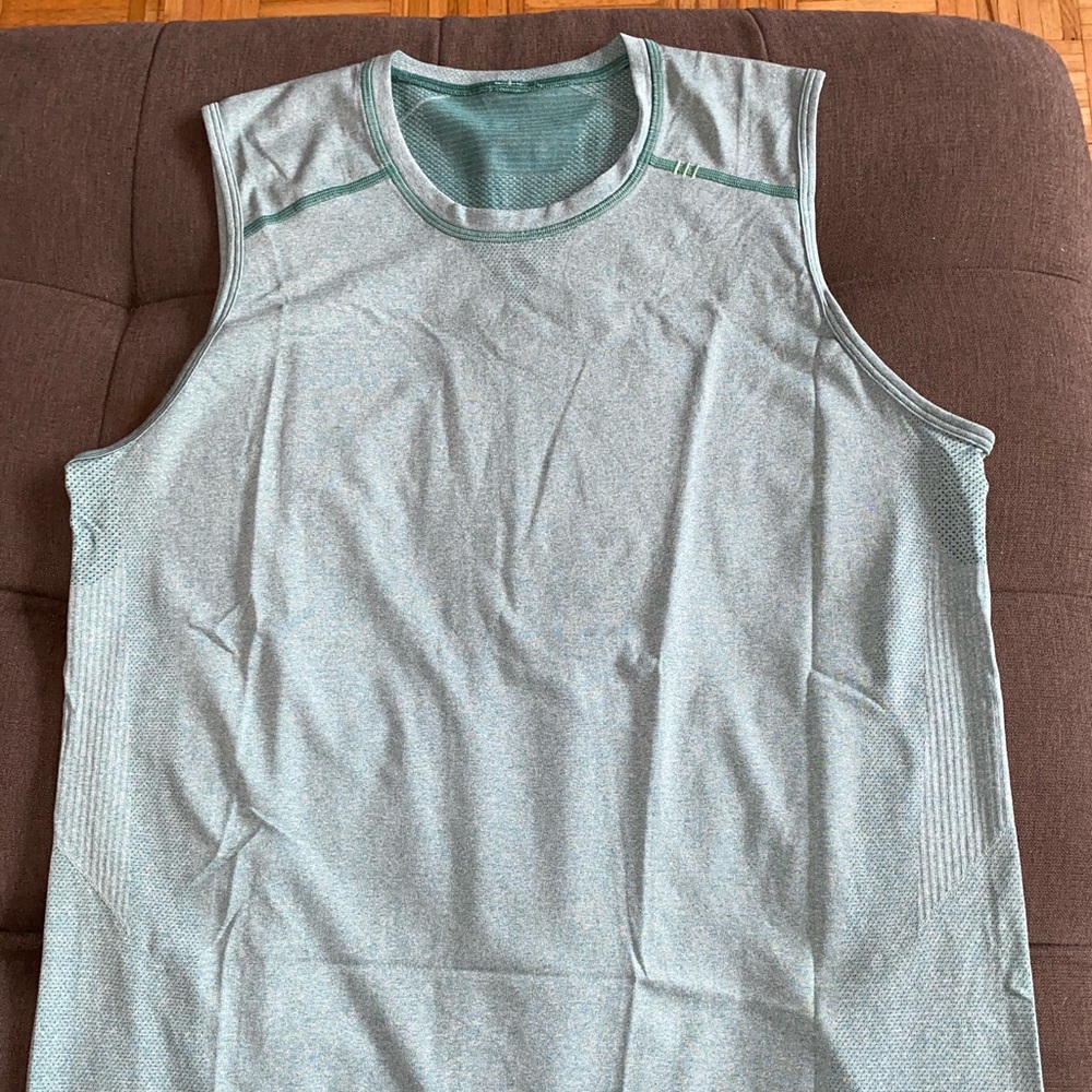 Lululemon Metal Vent Muscle Tank in Large
